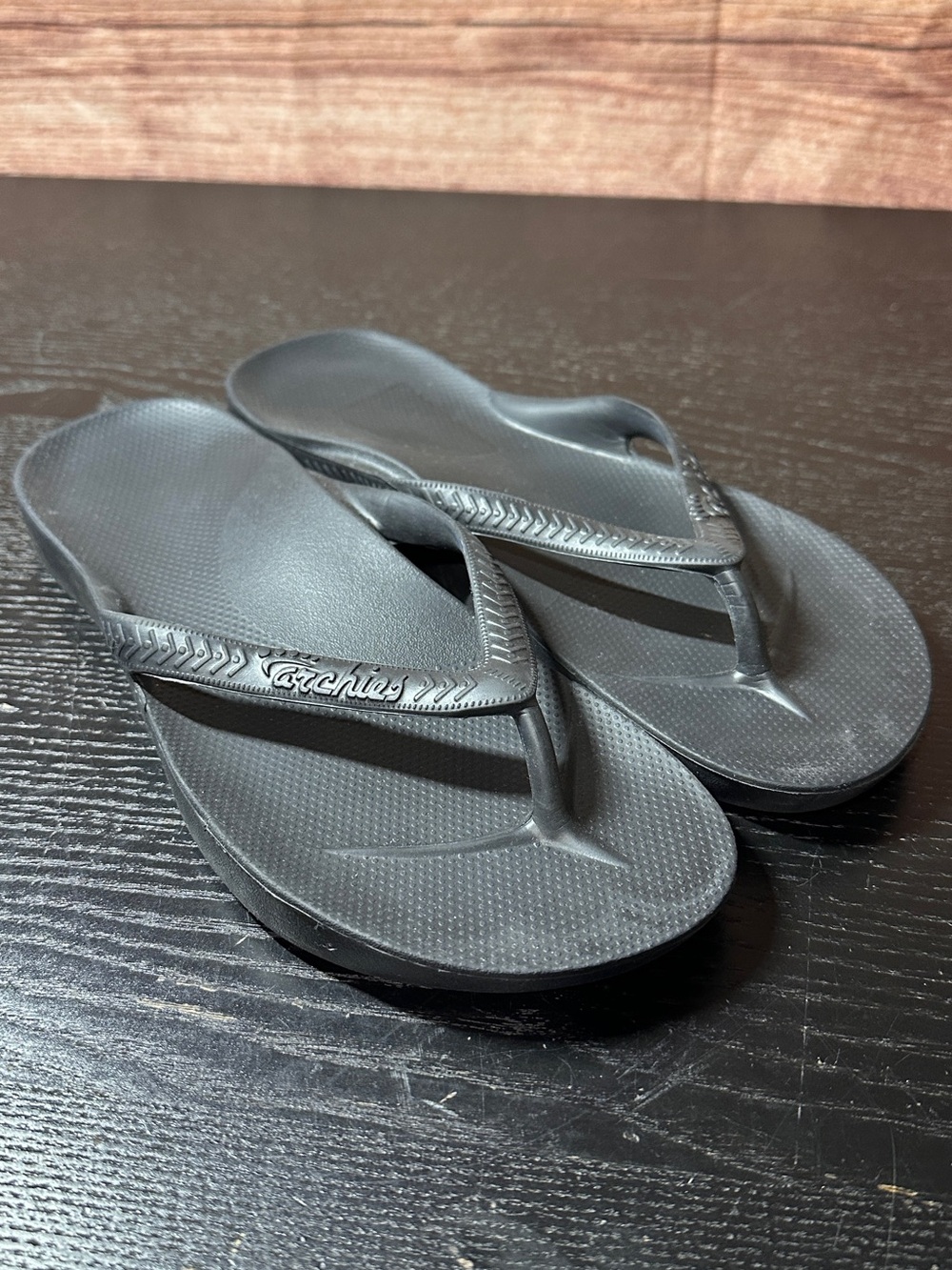 Archies Wonens size 9 & Men's Black Flip Flop Sandals Slip-On, US 8